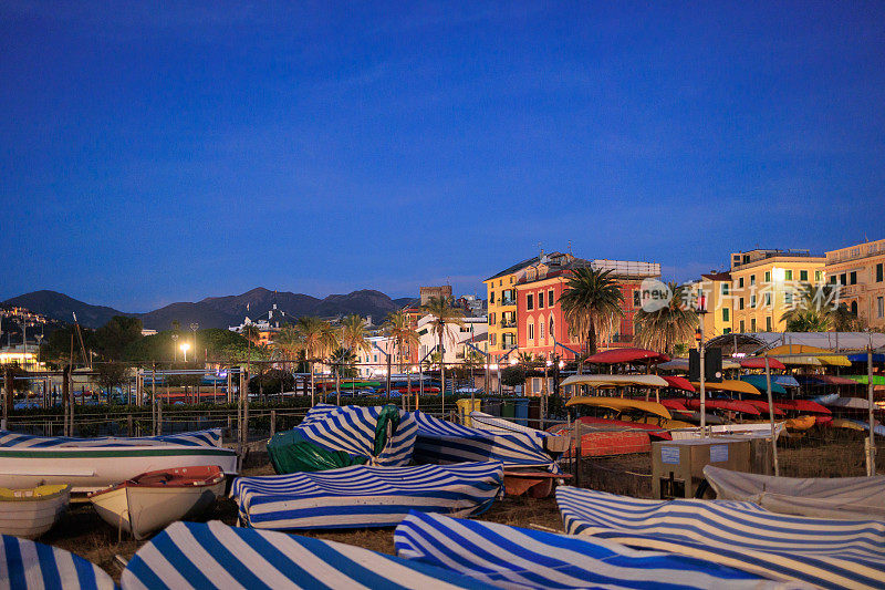 晚上的Sestri Levante